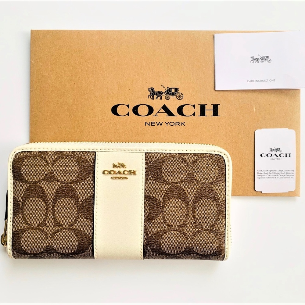 ✨NWT Coach Signature Accordion Zip Around Wallet